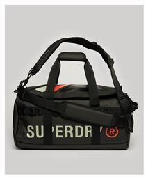 Superdry Σακ Βουαγιάζ M D2 SDRY Tarp Barrel Bag με μήκος 49cm σε Μαύρο χρώμα